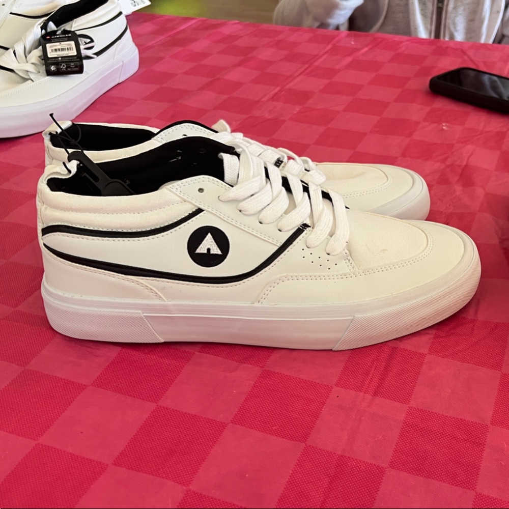 Airwalk White and Black Sneakers - Picture 2 of 4